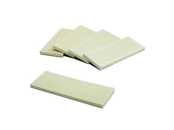 Suport distanțier din plastic 30 x 80 x 4 mm